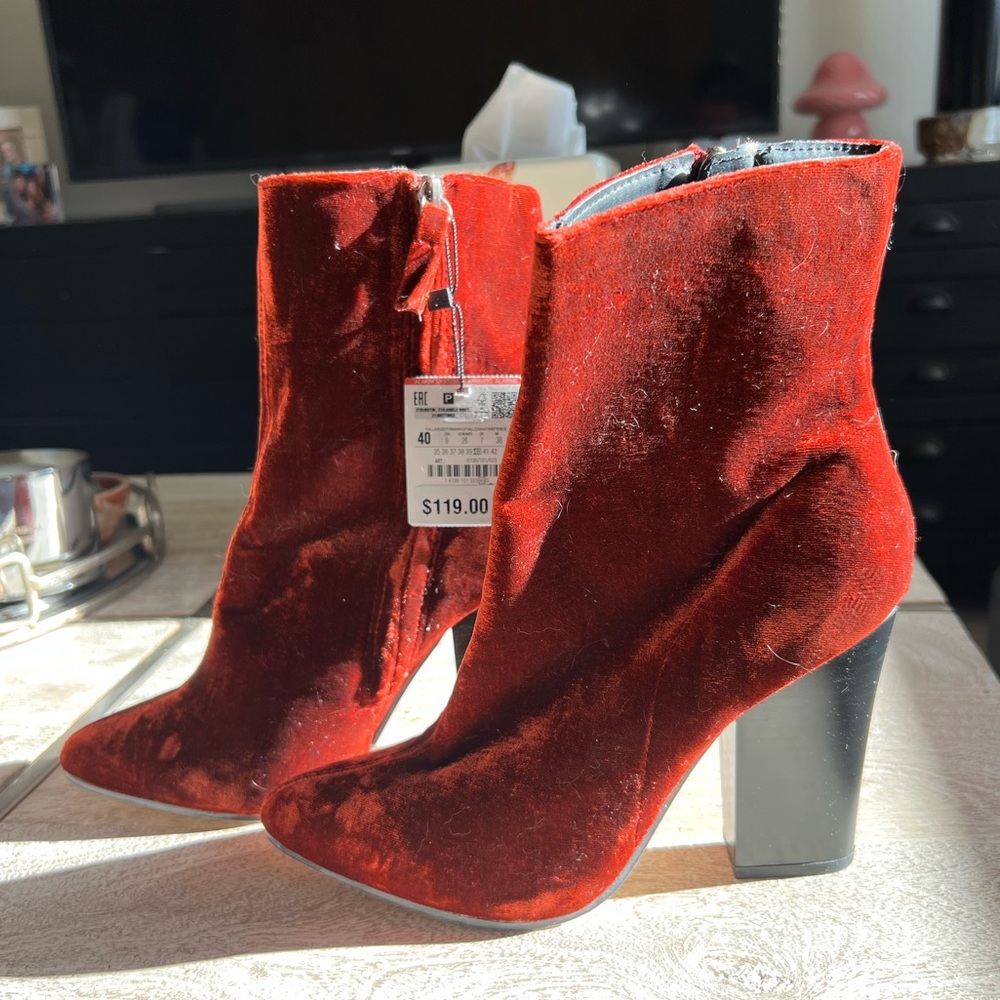 ✨HP✨ Zara • Orange / Red Heeled Booties Suede Size 40 / 9.5